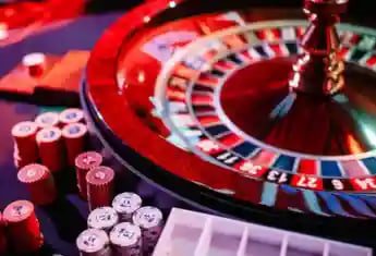 Bangladesh adult reviewing betting market categories on 3000 bdt mobile
